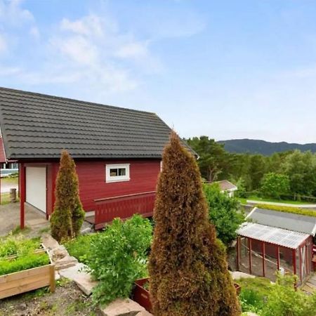 Leilighet Med Gratis Parkering Og Wifi Kristiansund Kültér fotó